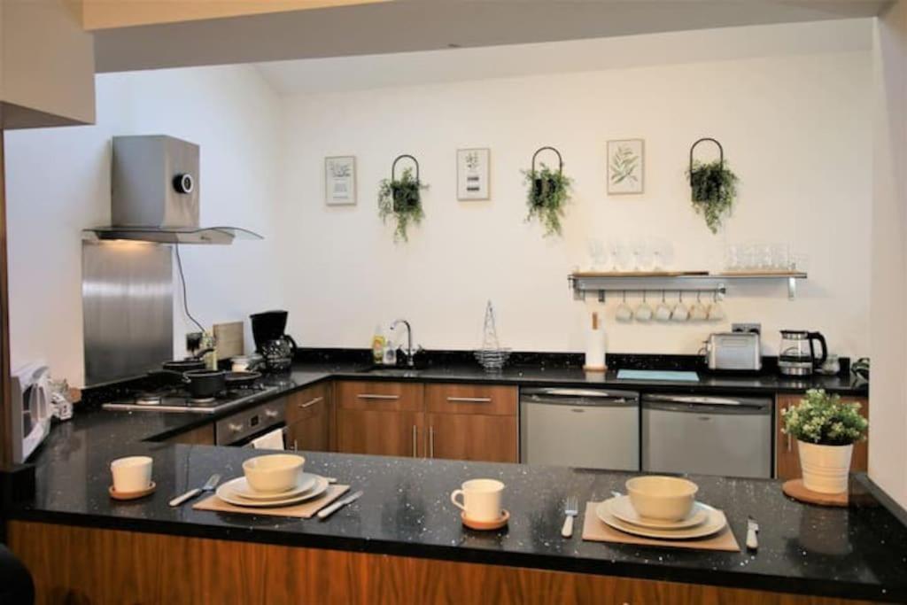 Ty Glas Mews By Promise *